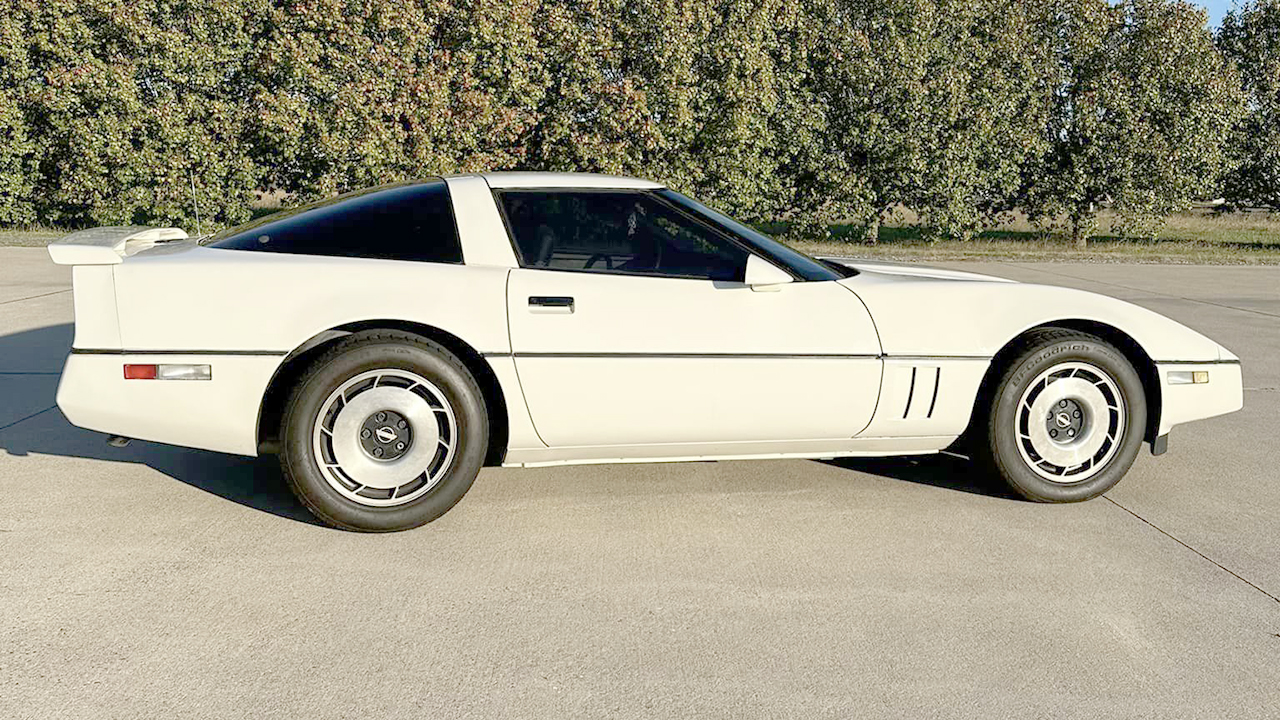 6th Image of a 1984 CHEVROLET CORVETTE