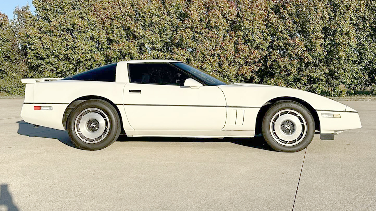 7th Image of a 1984 CHEVROLET CORVETTE