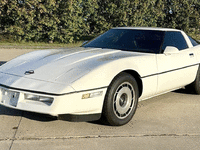 Image 3 of 15 of a 1984 CHEVROLET CORVETTE