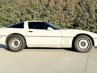 Image 8 of 15 of a 1984 CHEVROLET CORVETTE