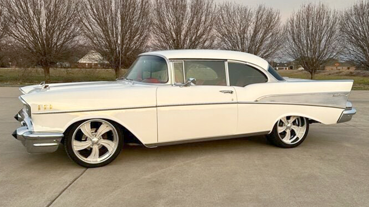 4th Image of a 1957 CHEVROLET BELAIR