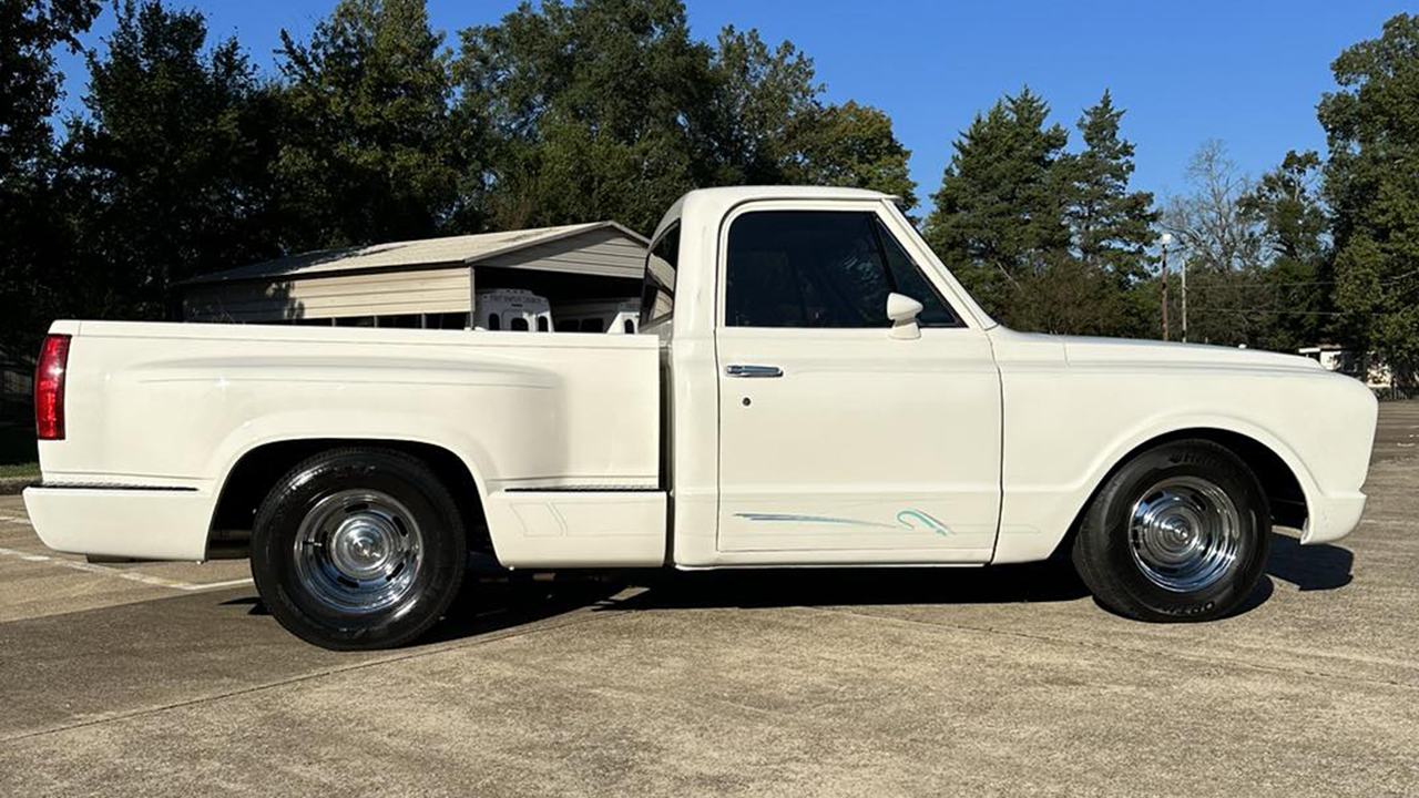 3rd Image of a 1967 CHEVROLET C10