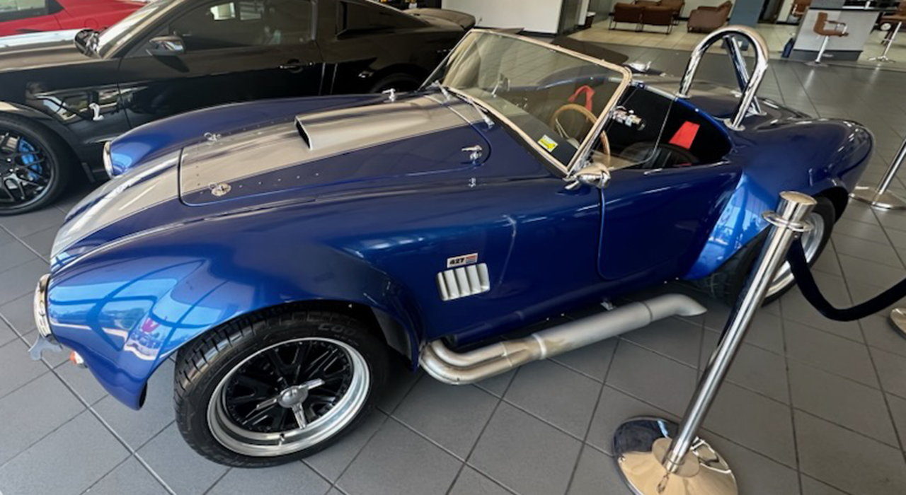 2nd Image of a 1967 FORD COBRA
