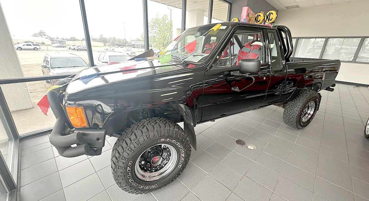 0th Image of a 1986 TOYOTA TACOMA PICKUP SR5