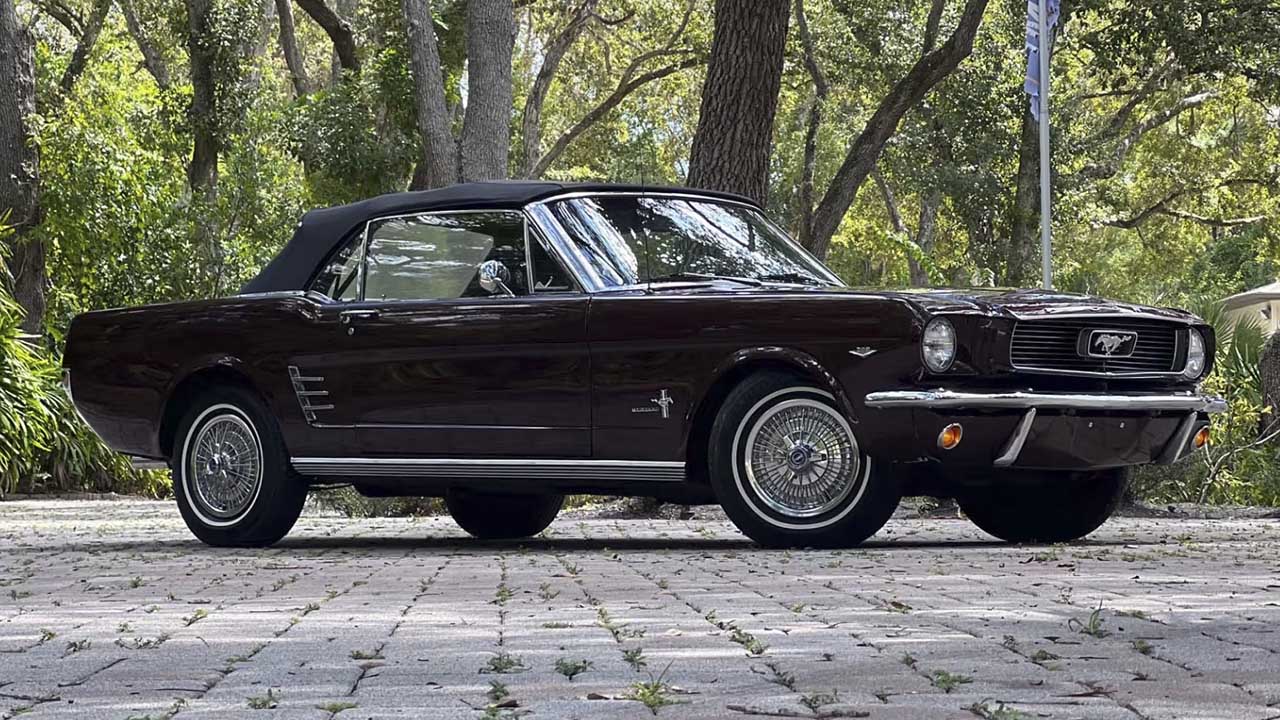 2nd Image of a 1966 FORD MUSTANG