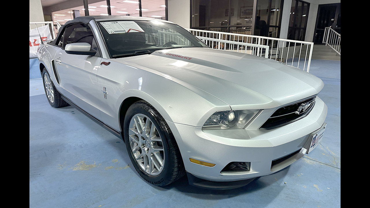 1st Image of a 2012 FORD MUSTANG