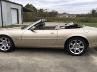 Image 7 of 13 of a 2000 JAGUAR XK8