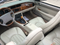 Image 10 of 13 of a 2000 JAGUAR XK8