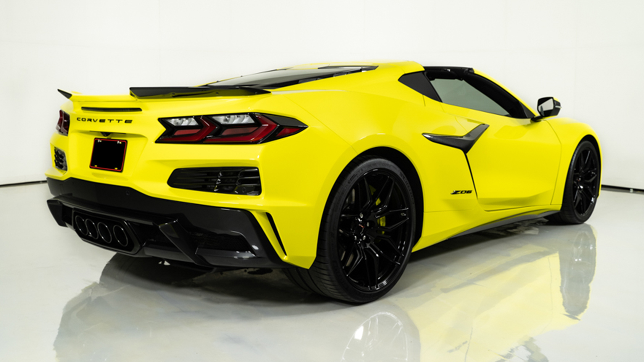 3rd Image of a 2023 CHEVROLET CORVETTE Z06