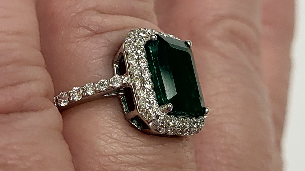 8th Image of a N/A PLATINUM NATURAL EMERALD & DIAMOND