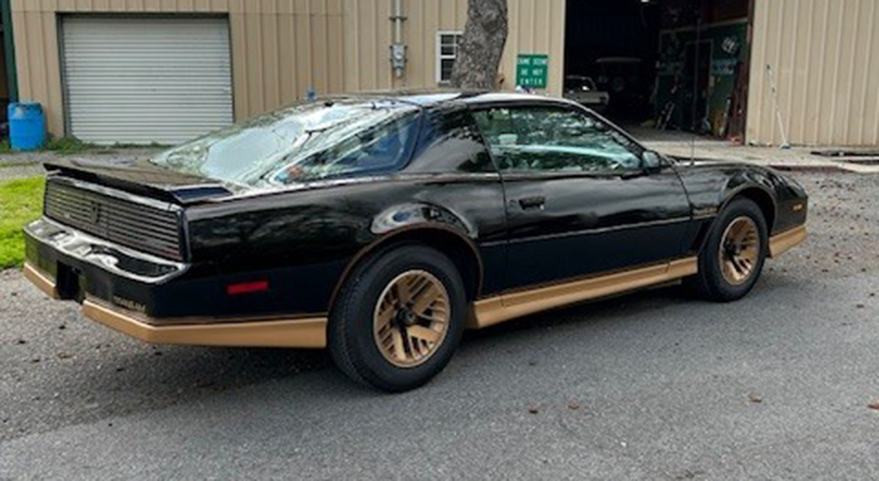 1st Image of a 1984 PONTIAC FIREBIRD