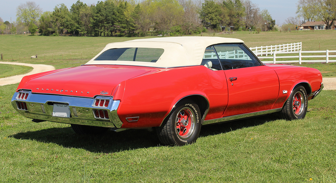 3rd Image of a 1972 OLDSMOBILE CUTLASS