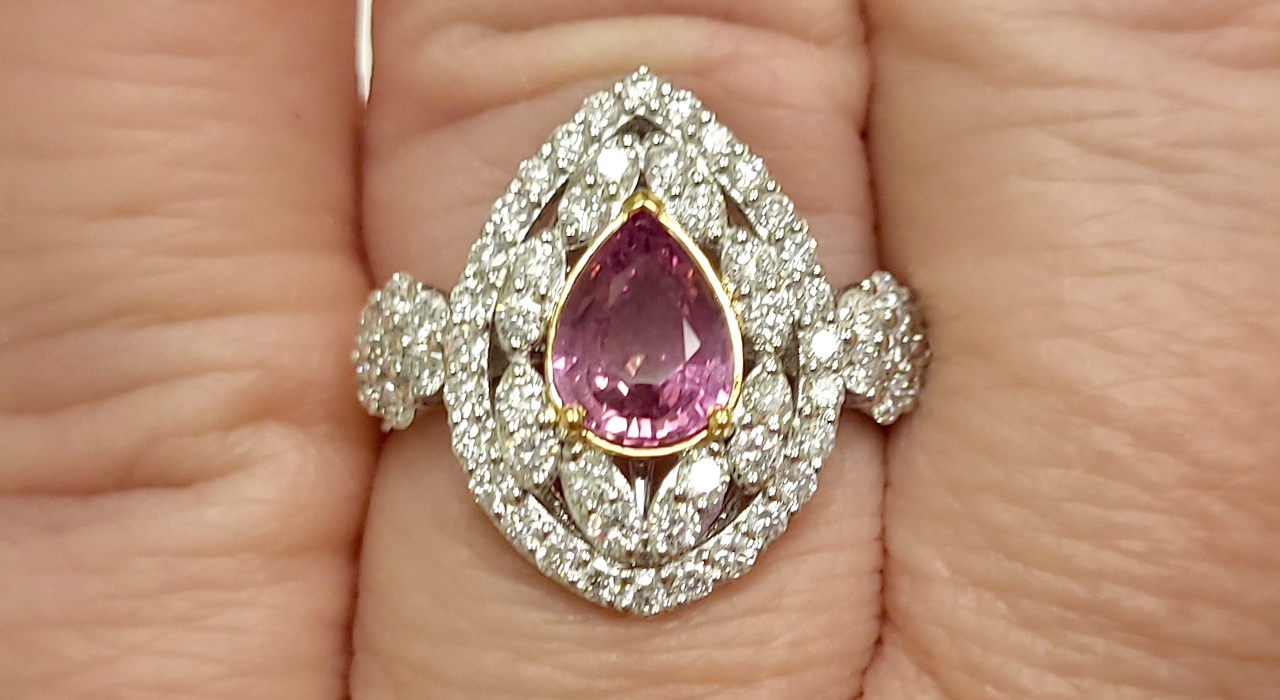 4th Image of a N/A 18K GOLD SAPPHIRE & DIAMOND