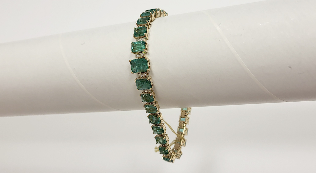 1st Image of a N/A LADY'S EMERALD DIAMOND