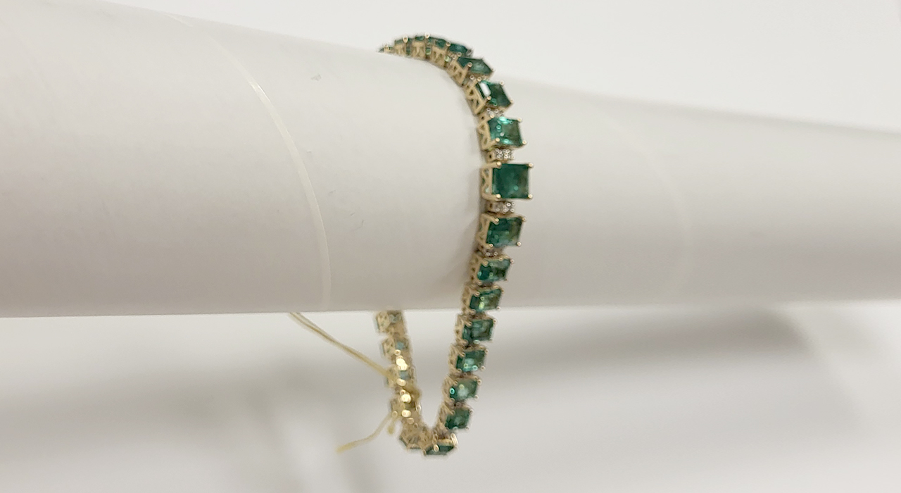 2nd Image of a N/A LADY'S EMERALD DIAMOND