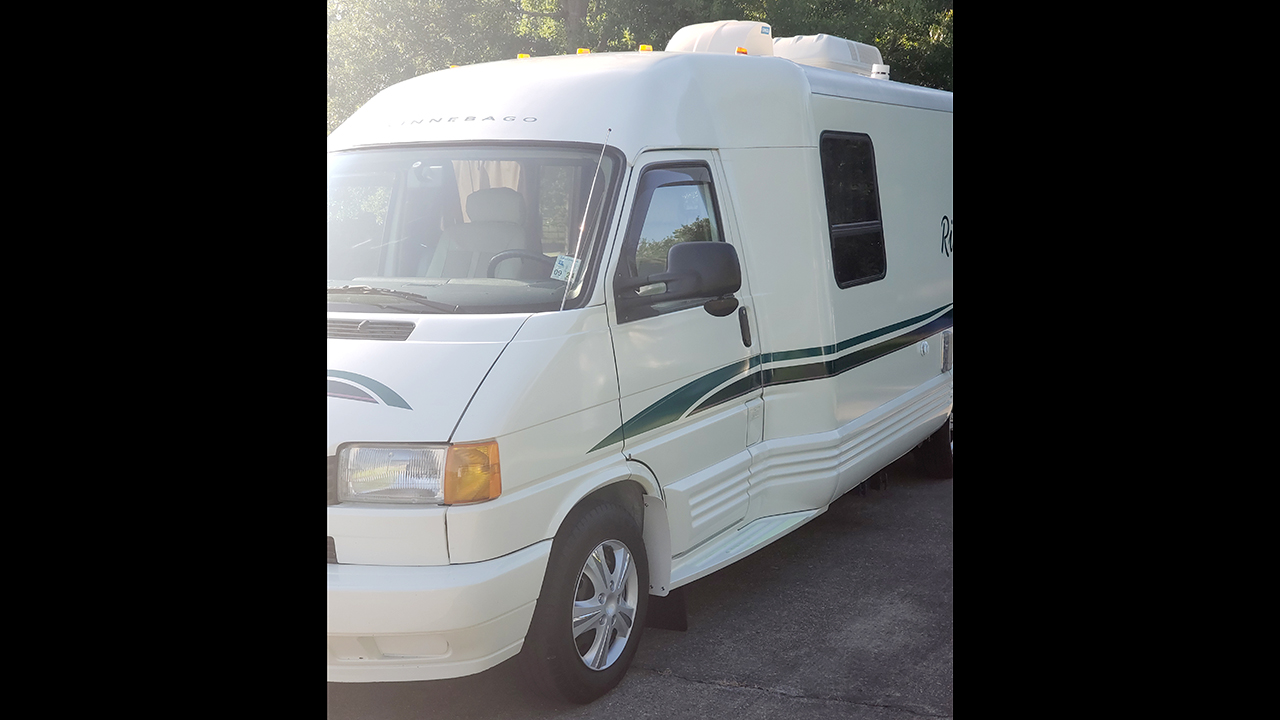 1st Image of a 1996 WINNEBAGO RIALTA