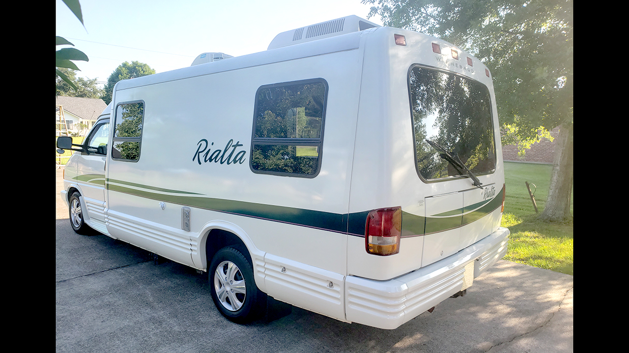 3rd Image of a 1996 WINNEBAGO RIALTA