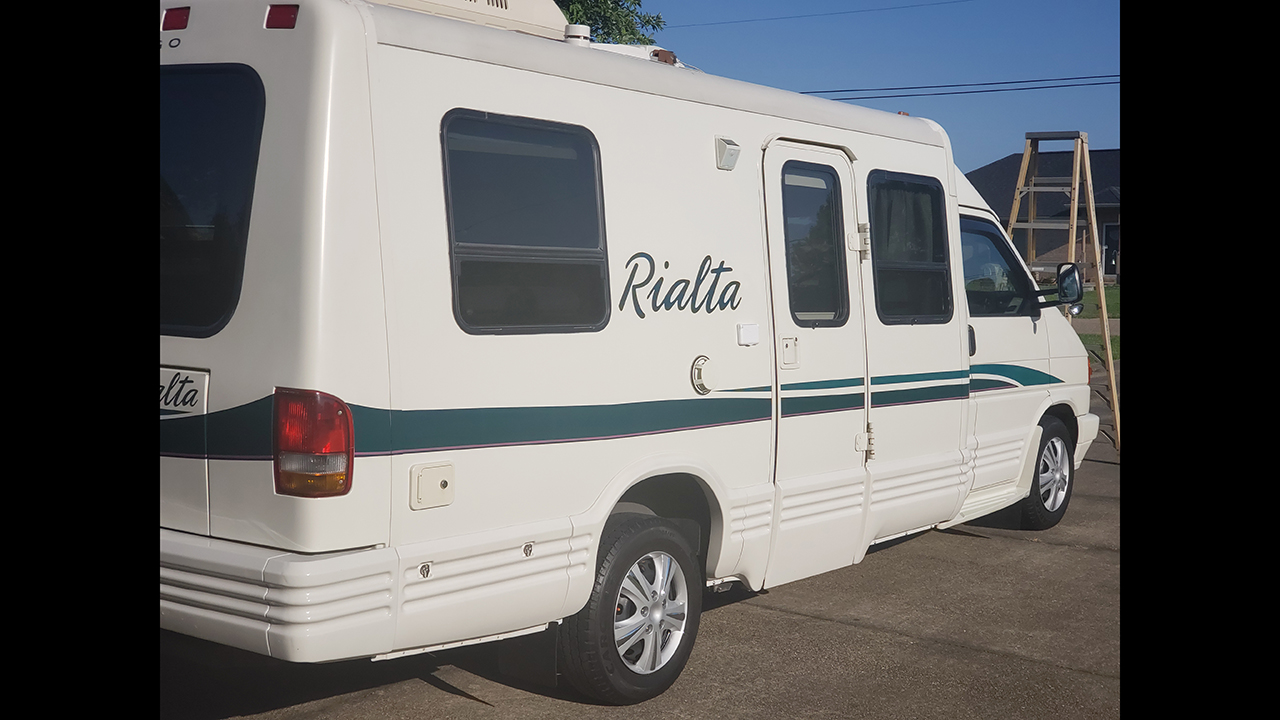 5th Image of a 1996 WINNEBAGO RIALTA