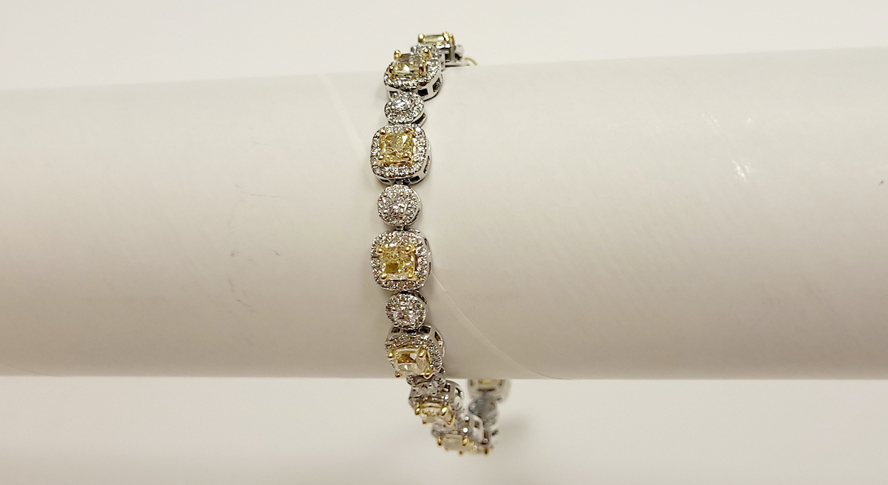 2nd Image of a N/A 18K GOLD DIAMOND