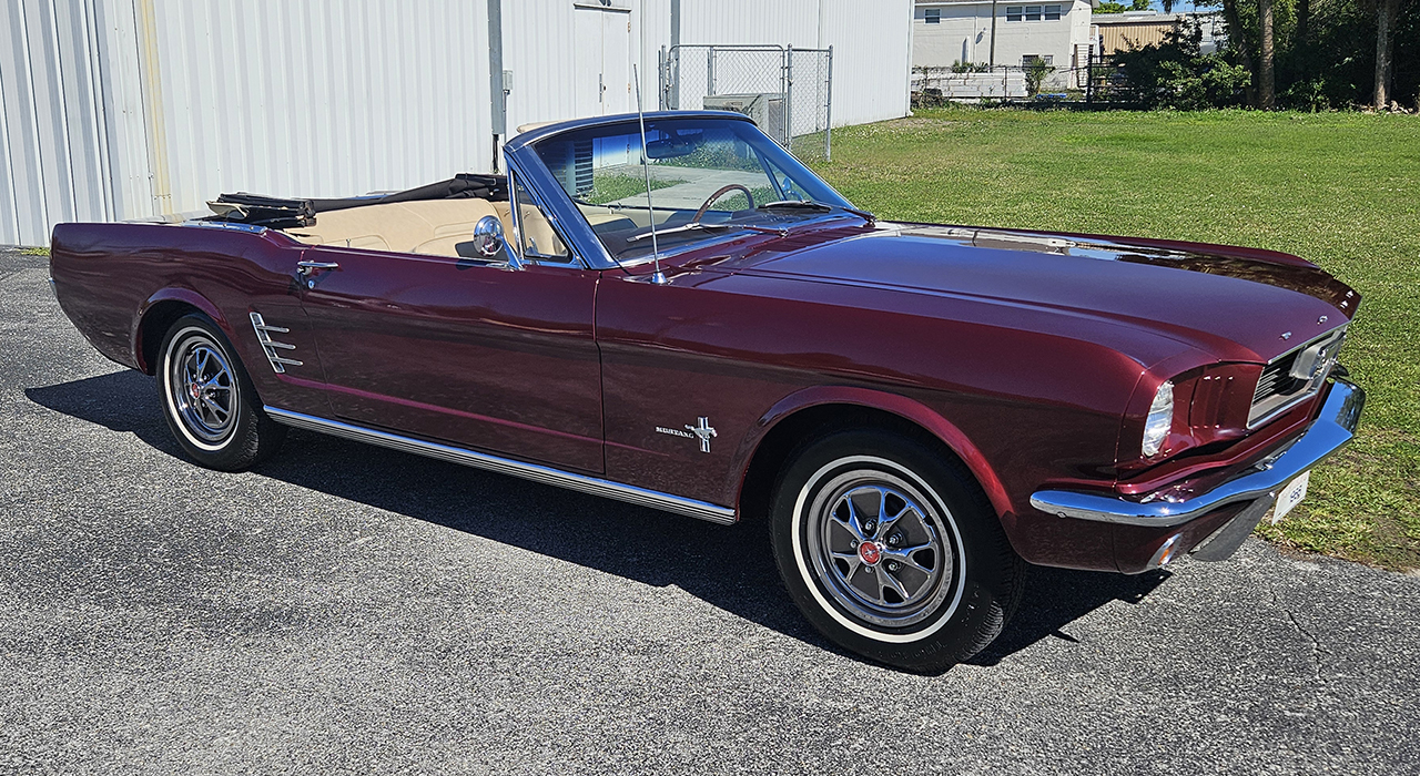 2nd Image of a 1966 FORD MUSTANG