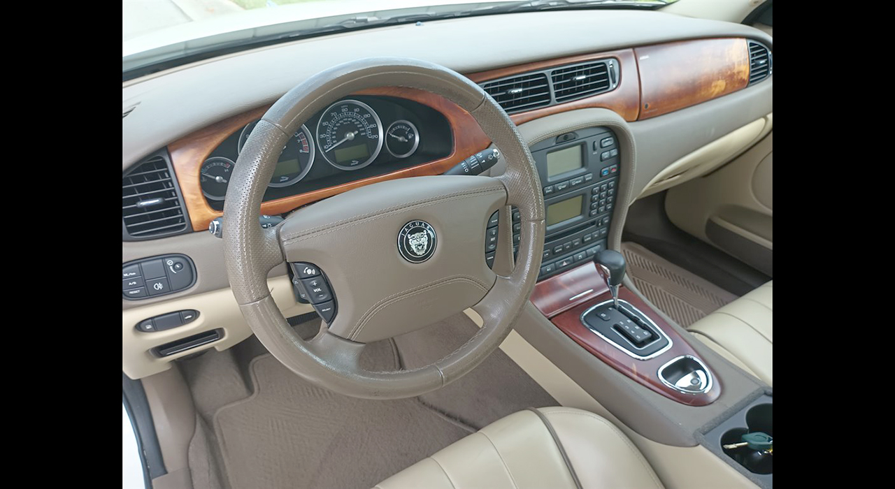 7th Image of a 2008 JAGUAR S TYPE