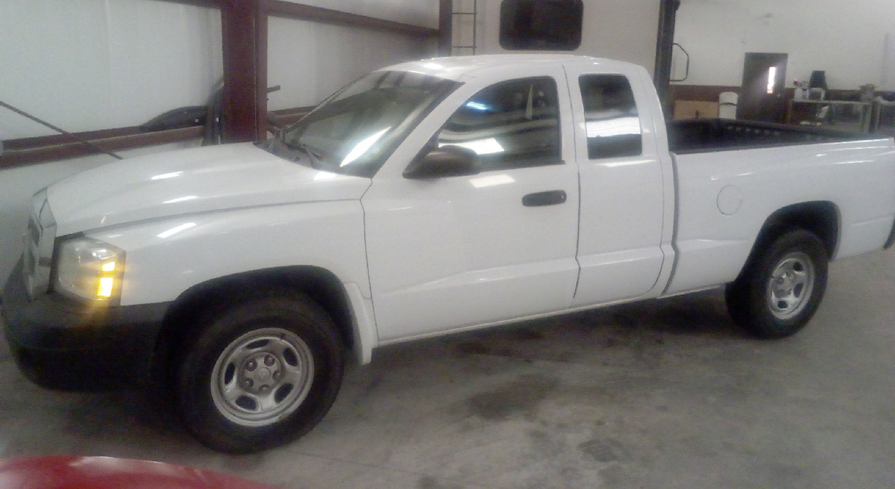 1st Image of a 2005 DODGE DAKOTA ST