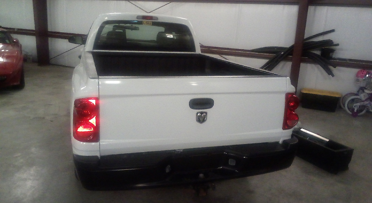 2nd Image of a 2005 DODGE DAKOTA ST