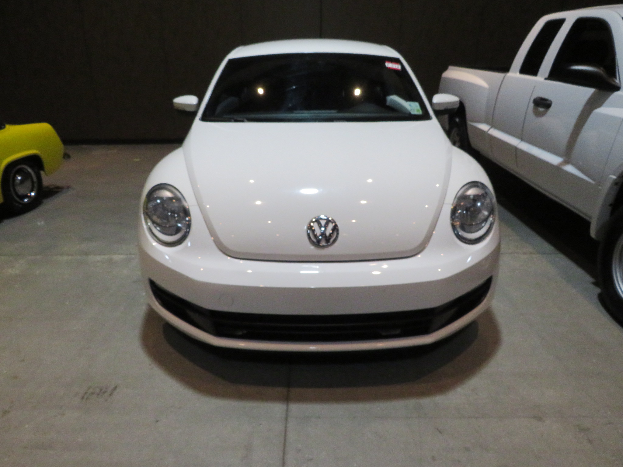 2nd Image of a 2012 VOLKSWAGEN BEETLE