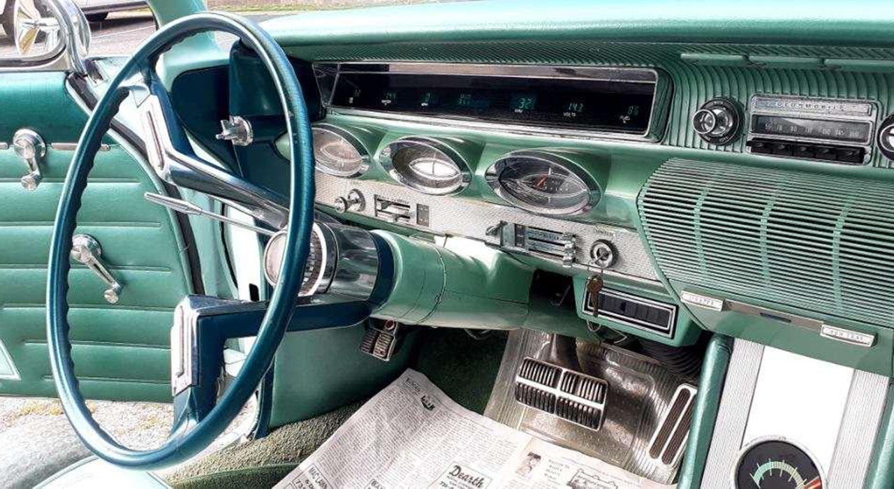 4th Image of a 1961 OLDSMOBILE DYNAMIC 88