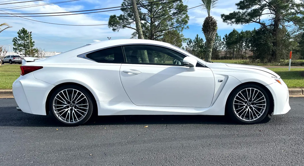 5th Image of a 2015 LEXUS RC F