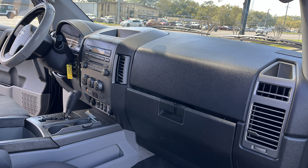 5th Image of a 2004 NISSAN TITAN SE
