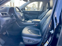 Image 11 of 29 of a 2022 TOYOTA HIGHLANDER XLE