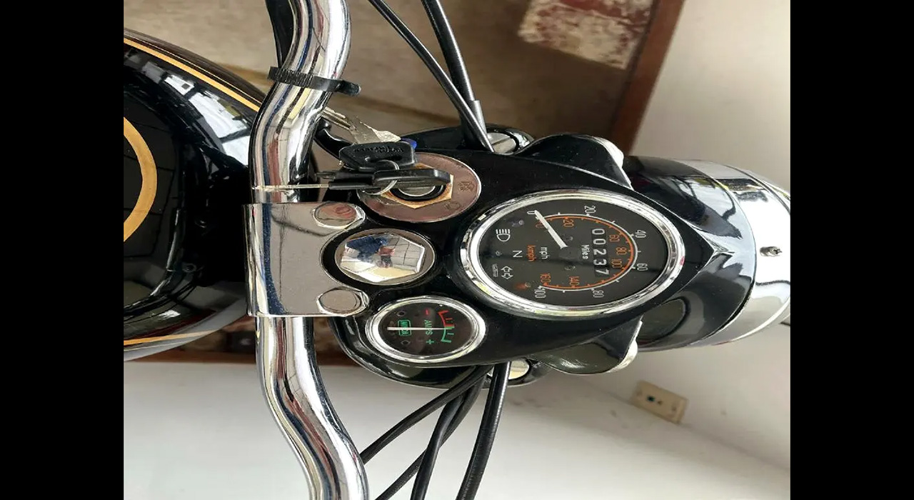 5th Image of a 2005 ROYAL ENFIELD CUSTOM 500