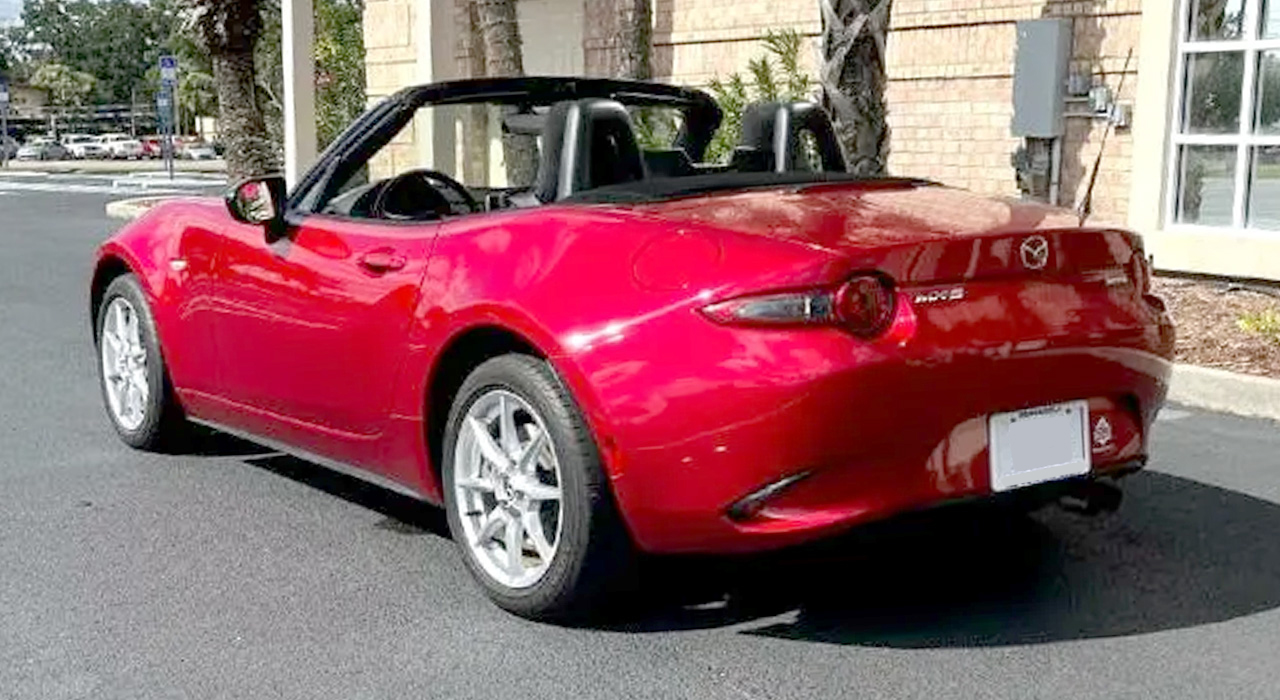 2nd Image of a 2016 MAZDA MX-5 MIATA SPORT