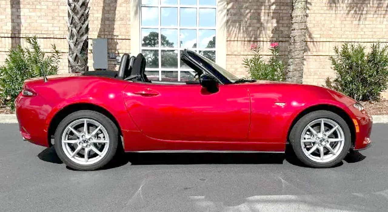 5th Image of a 2016 MAZDA MX-5 MIATA SPORT