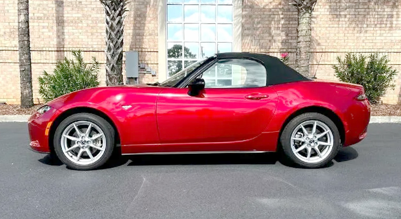 10th Image of a 2016 MAZDA MX-5 MIATA SPORT