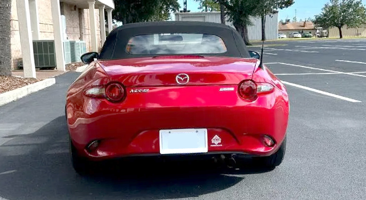 11th Image of a 2016 MAZDA MX-5 MIATA SPORT