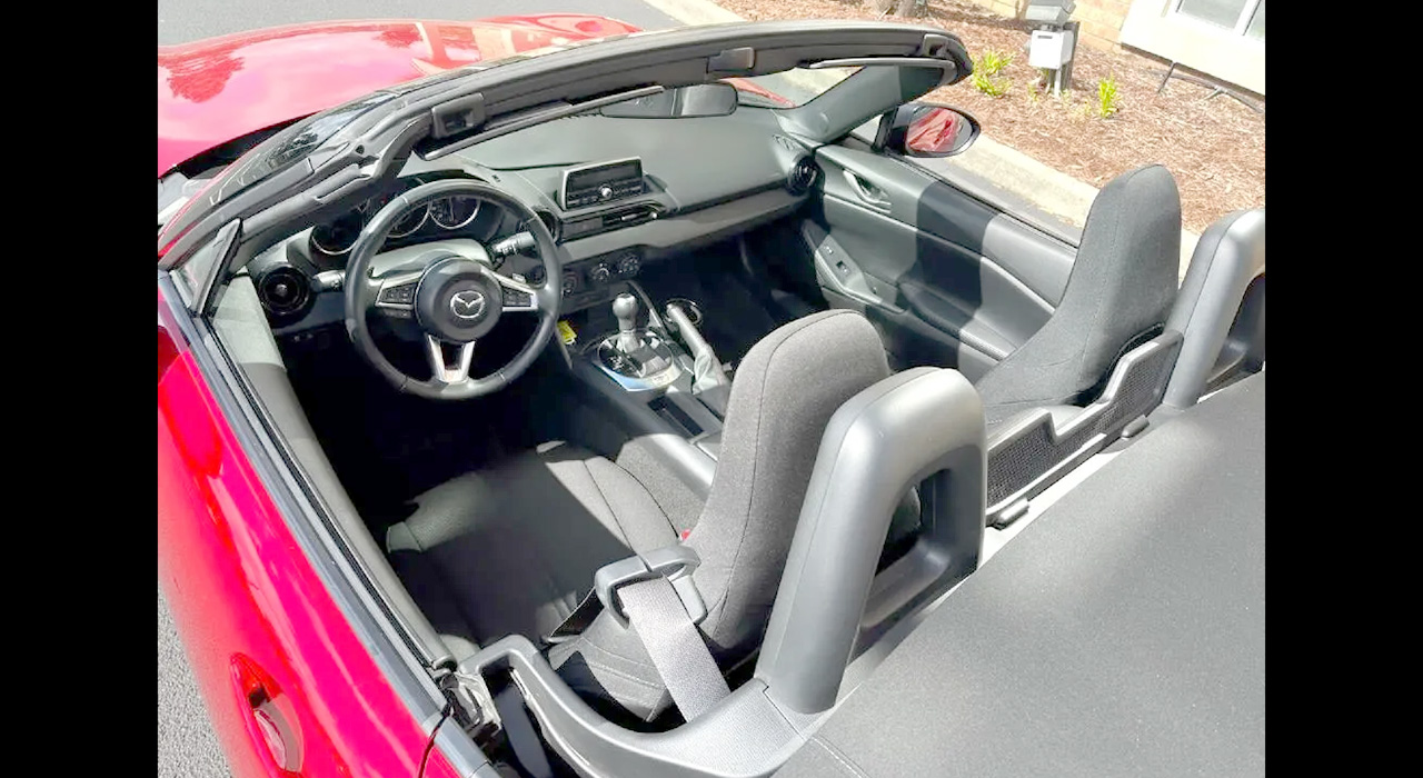 15th Image of a 2016 MAZDA MX-5 MIATA SPORT