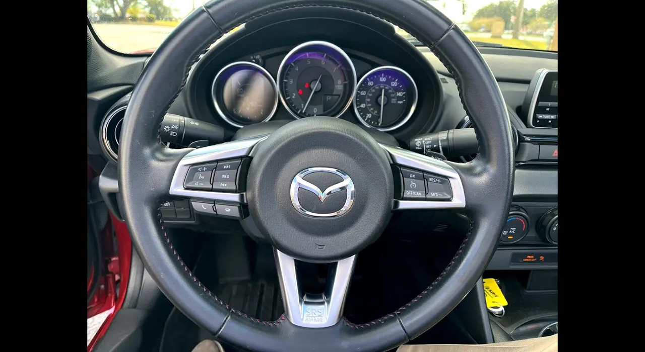 17th Image of a 2016 MAZDA MX-5 MIATA SPORT