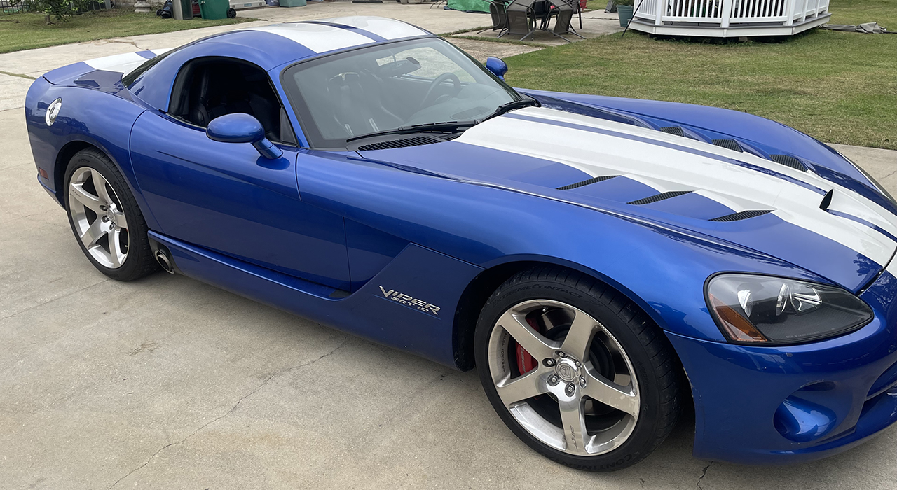 2nd Image of a 2010 DODGE VIPER SRT-10