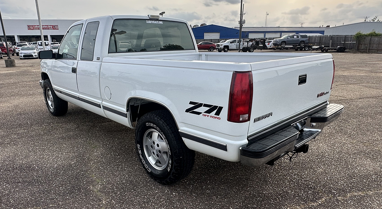 3rd Image of a 1993 GMC SIERRA Z71 SLE