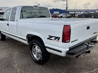 Image 4 of 31 of a 1993 GMC SIERRA Z71 SLE