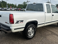 Image 5 of 31 of a 1993 GMC SIERRA Z71 SLE