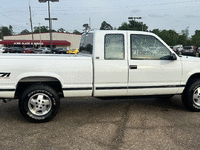 Image 7 of 31 of a 1993 GMC SIERRA Z71 SLE