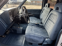 Image 14 of 31 of a 1993 GMC SIERRA Z71 SLE