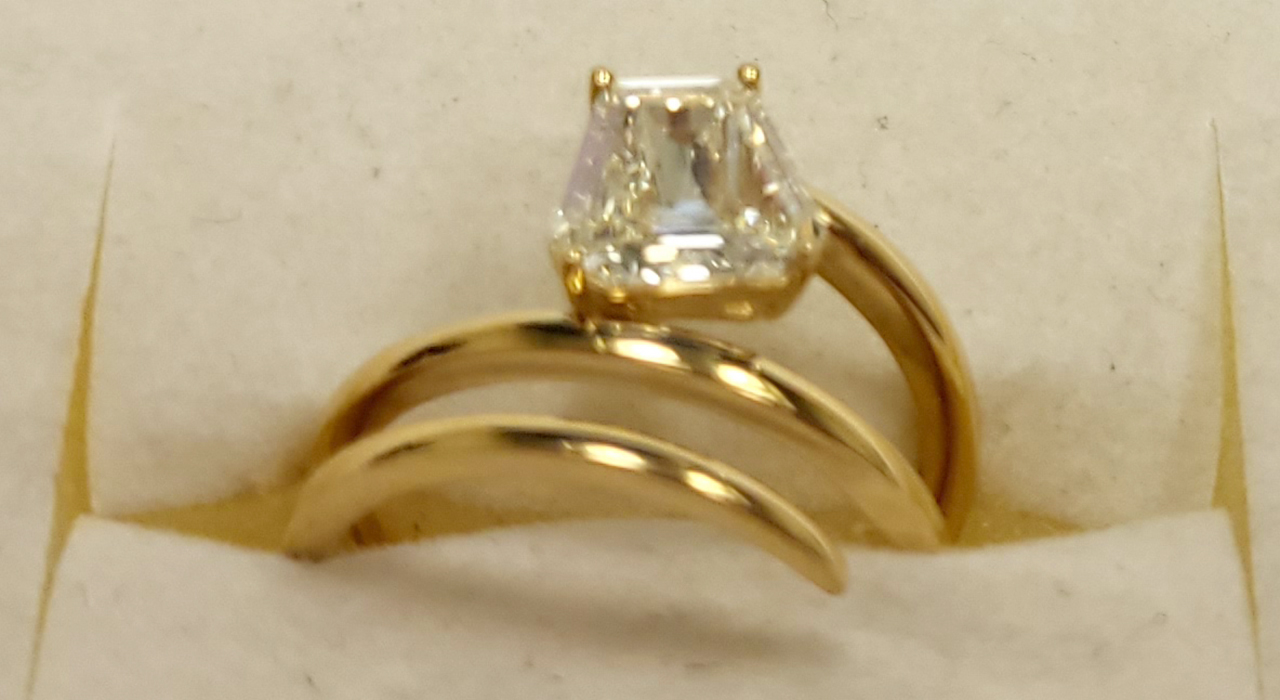 1st Image of a N/A 18K YELLOW GLD CALF STEP DIAMOND