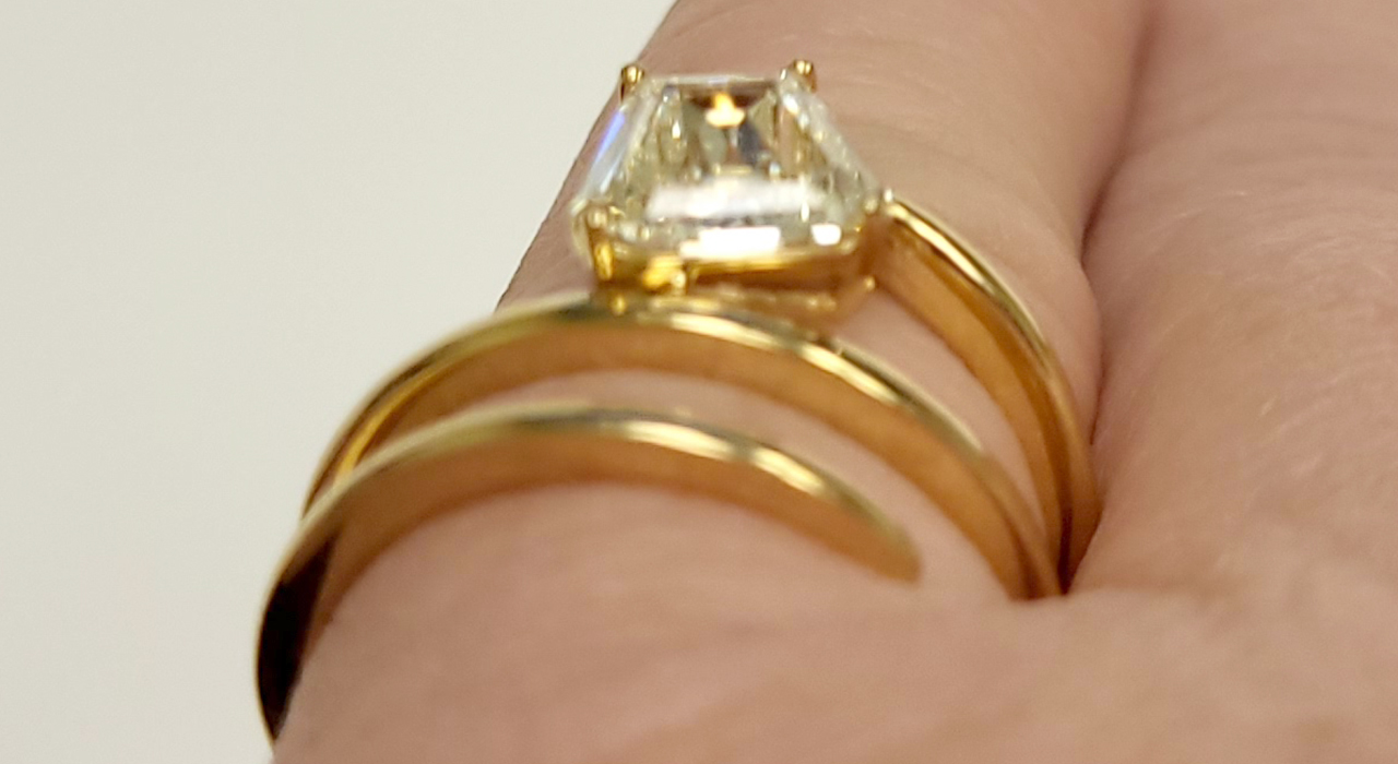 10th Image of a N/A 18K YELLOW GLD CALF STEP DIAMOND