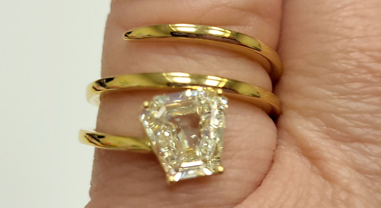 11th Image of a N/A 18K YELLOW GLD CALF STEP DIAMOND