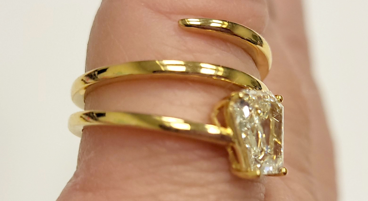 13th Image of a N/A 18K YELLOW GLD CALF STEP DIAMOND
