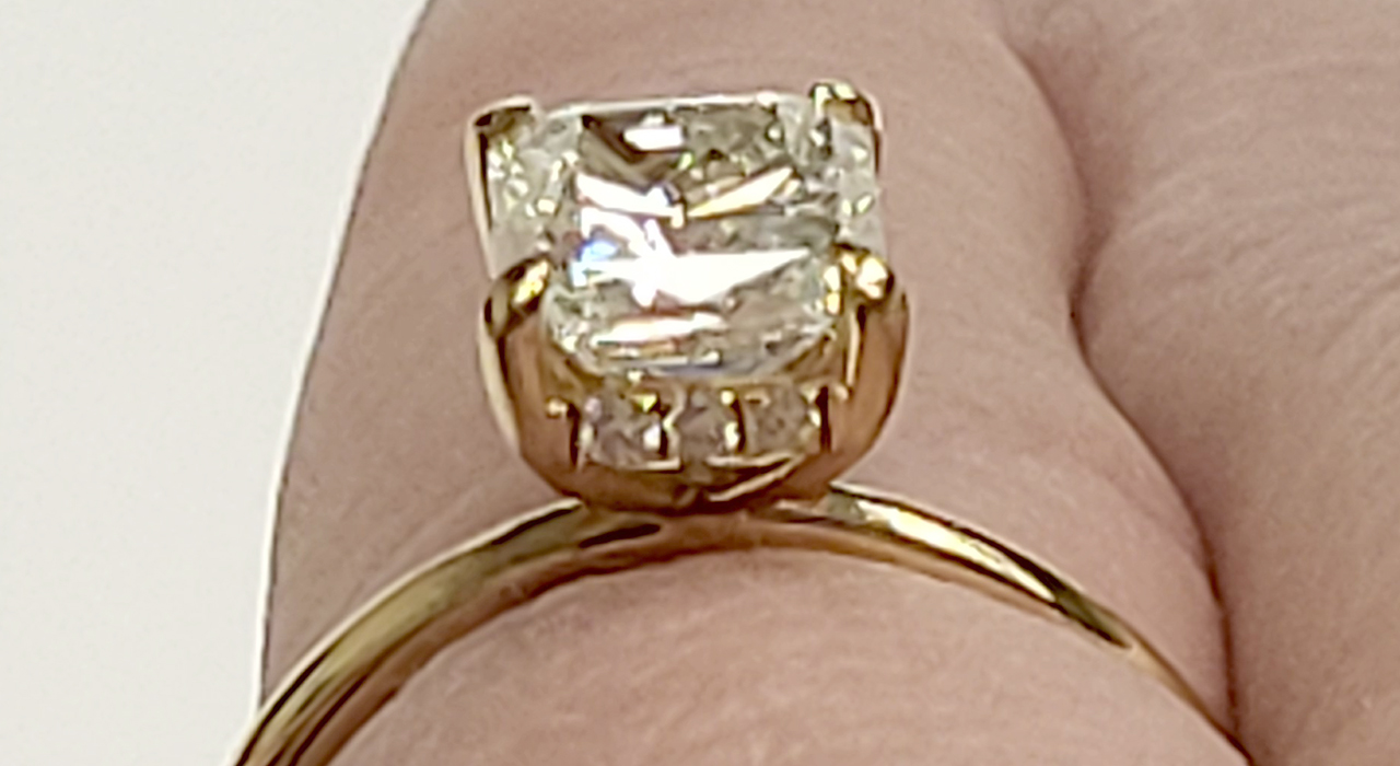 7th Image of a N/A 18K GOLD DIAMOND